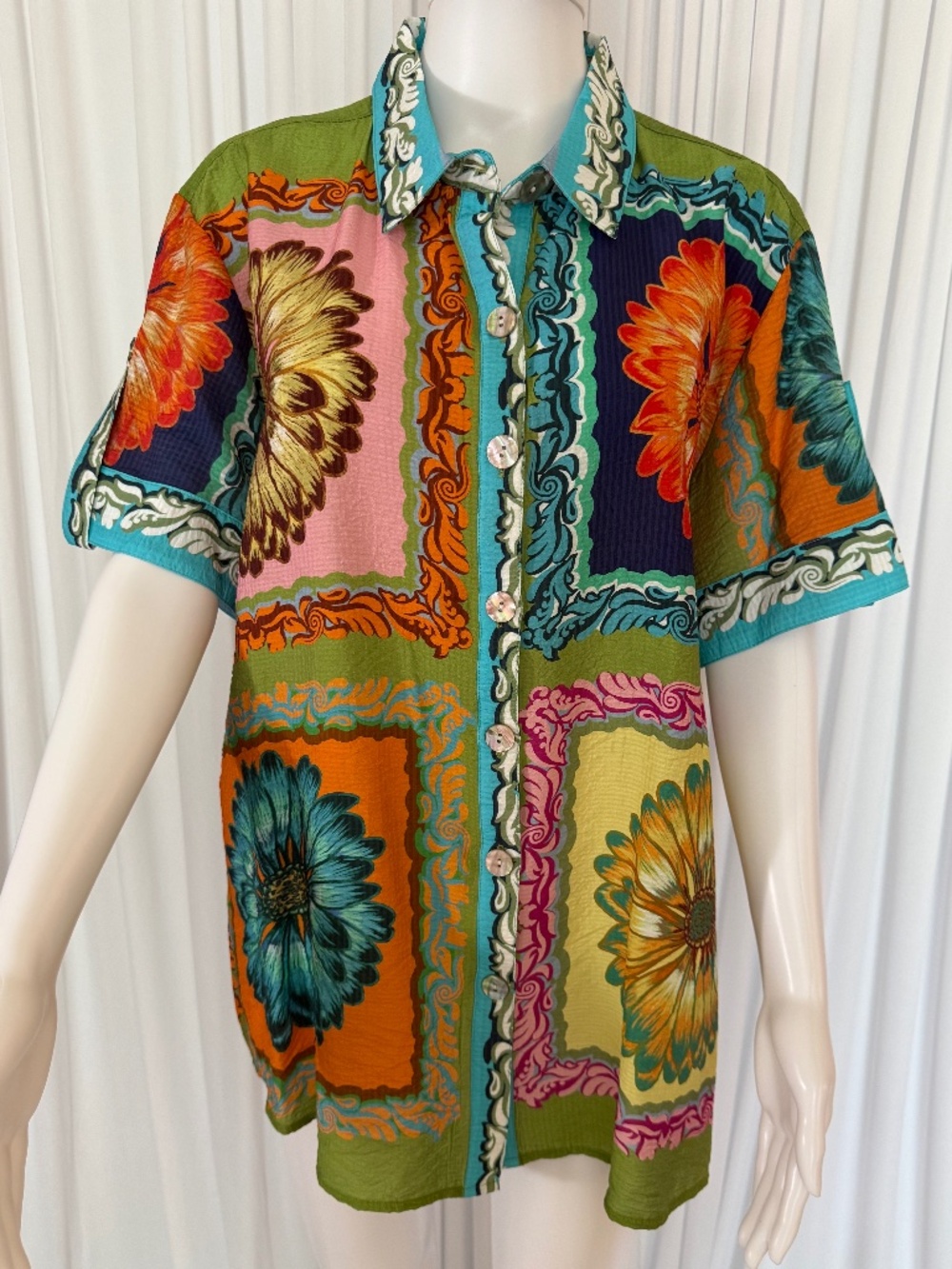 Tru Luxe Colorful Floral Patchwork Blouse Large Rayon Button Up NWOT
